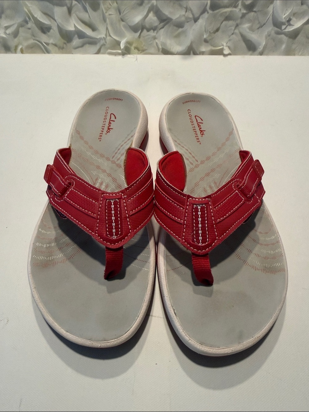 Clarks Red Cloudsteppers Thong Sandals with Light Gray Footbed